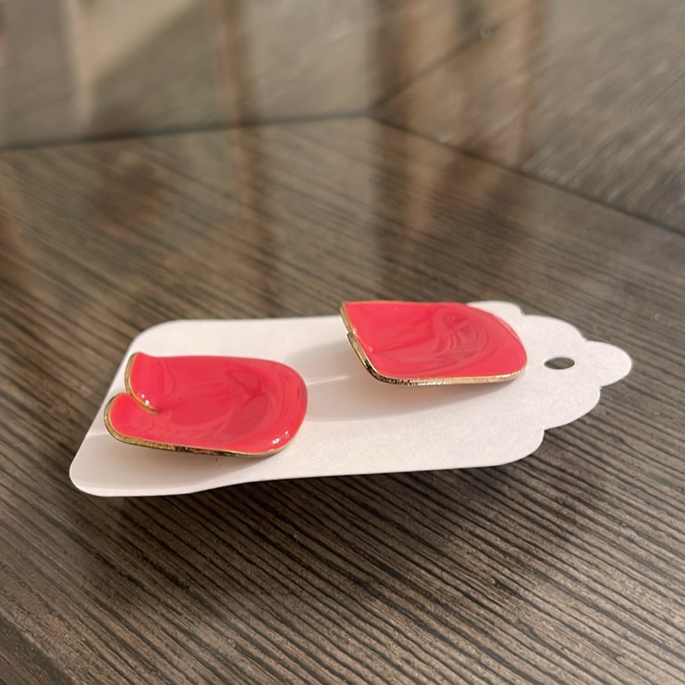Vintage Wavey Shaped Square Earrings with Coral / Salmon Colored Enamel - Picture 13 of 16